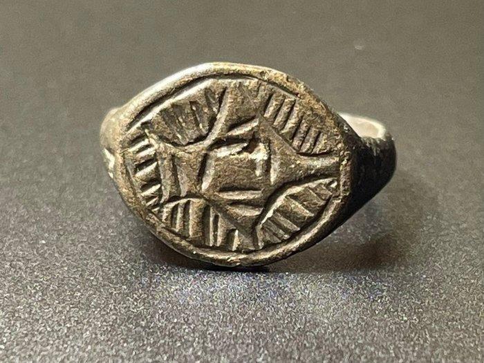 Middeleeuwen, kruisvaardersperiode Brons Symbolische ring, Antiek en Kunst, Antiek | Overige Antiek