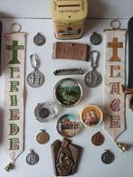 Set van 22 devotional items (22) - Brons, Tin, Koper - 20th, Antiek en Kunst