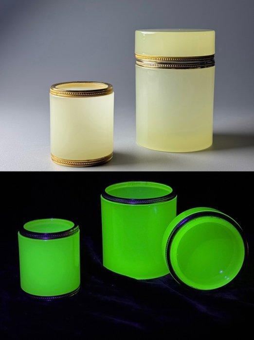 Mid-century modern Toiletset (2) - Véritable Opaline de, Antiek en Kunst, Antiek | Glas en Kristal