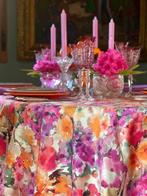 Jas met een olieverfprint van wilde bloemen, ruime tafels. -