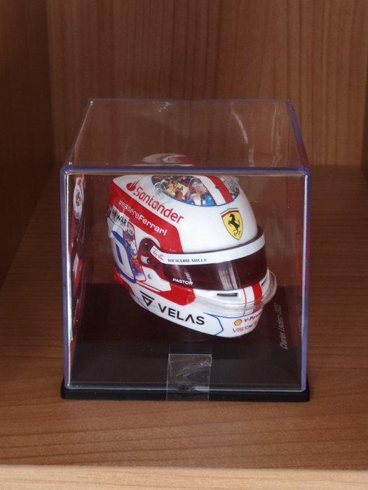 Ferrari - France GP - Charles Leclerc - 2022 - Helm schaal, Verzamelen, Automerken, Motoren en Formule 1