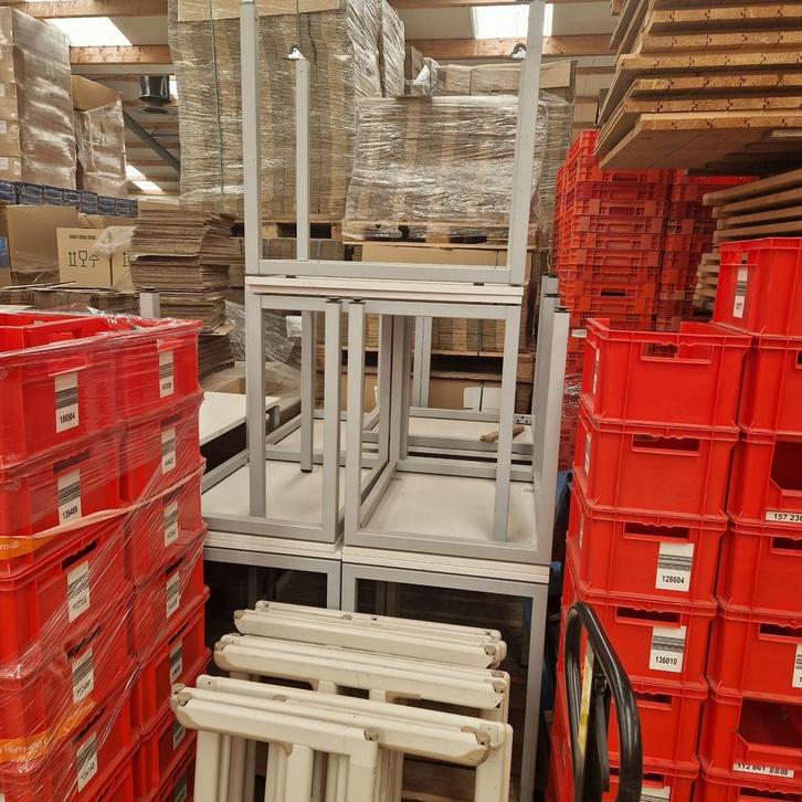 Tafel 80x60xH75 grijs gecoat stalen frame, gebr. wit blad,, Huis en Inrichting, Bureaus, Gebruikt, Ophalen of Verzenden