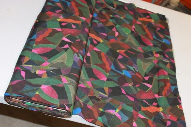 Rol Stof  1 rol Collor Rainbow  138 Breed  115 gr  12 Meter, Diversen, Rommelmarktspullen