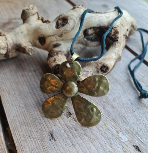 Handgemaakte boho ketting met stalen bloem in roest kleur -, Sieraden, Tassen en Uiterlijk, Armbanden