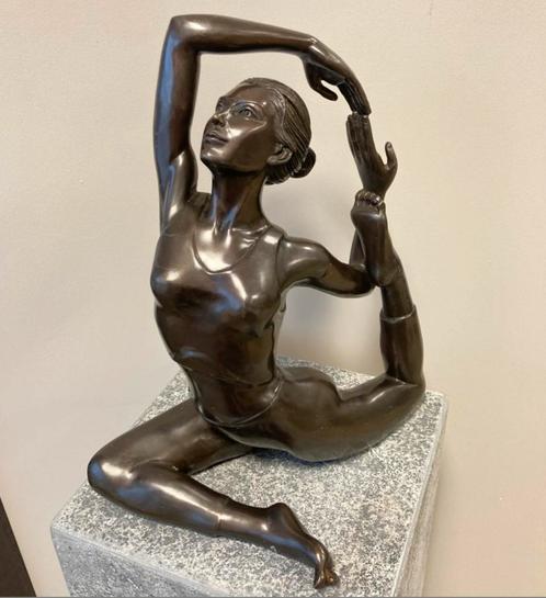Bronzen Yoga Meisje Zittend - Interieur - Kantoor, Tuin en Terras, Tuinbeelden, Mensenbeeld, Nieuw, Metaal, Verzenden