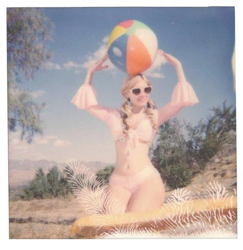 Stefanie Schneider - Moneypenny with Beach Ball (Heavenly, Antiek en Kunst, Kunst | Schilderijen | Modern