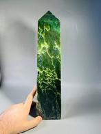 Jade - Toren - enorme obelisk - natuurlijk steen - intens