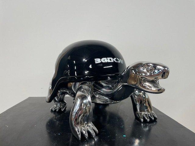 Van Apple - The Silver Peace Turtle - Banksy Bomb Hugger, Antiek en Kunst, Kunst | Designobjecten