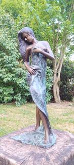 sculptuur, vrouwelijk beeld staande dame - 52 cm - Brons