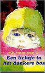 Een lichtje in het donkere bos 9789033112249, Verzenden, Gelezen, W.G. van de Hulst