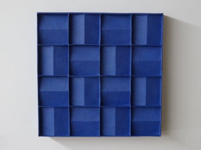 2025 - 79 Indisch blauw minimalistisch wandrelief, Antiek en Kunst, Kunst | Designobjecten