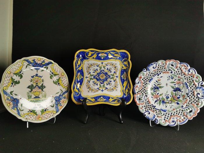 Tre ipnotizzanti piatti Rouen 24 cm - decorato con stemma -, Antiek en Kunst, Antiek | Glas en Kristal