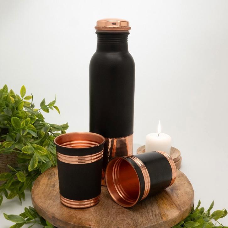 Puur koperen set van fles bruinzwart ± 950 ml met 2 bekers, Huis en Inrichting, Keuken | Keukenbenodigdheden, Ophalen of Verzenden