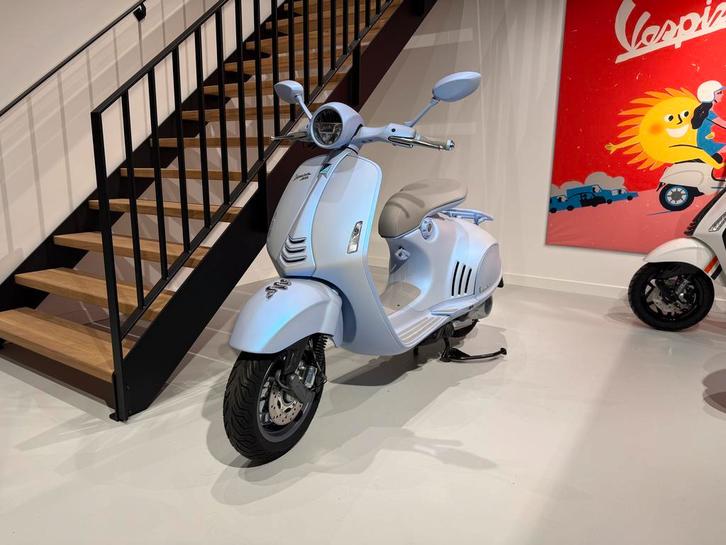 Vespa 946 “Snake Edition” – NIEUW, Fietsen en Brommers, Scooters | Vespa, Overige modellen, Benzine, Nieuw, Ophalen of Verzenden