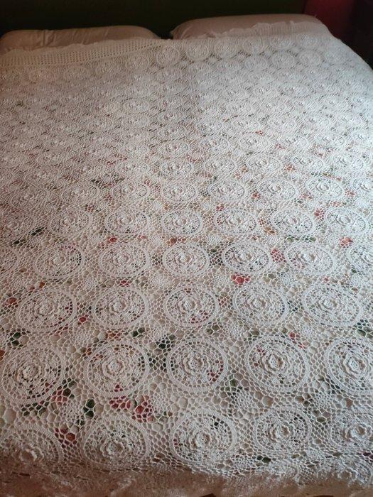 Bedsprei - 230 cm - 215 cm, Antiek en Kunst, Antiek | Kleden en Textiel