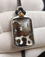 Hanger meteoriet SERICHO - Hoogte: 46 mm - Breedte: 23 mm -, Verzamelen, Mineralen en Fossielen