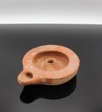 Oud-Grieks Terracotta Griekse tonlamp (gedraaid, randlamp /