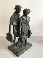 sculptuur, “ Winkelend publiek “. zeldzaam - 23 cm - resin, Antiek en Kunst, Curiosa en Brocante