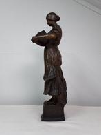 Beeld, vrouw met brood - 62 cm - Aardewerk, Antiek en Kunst