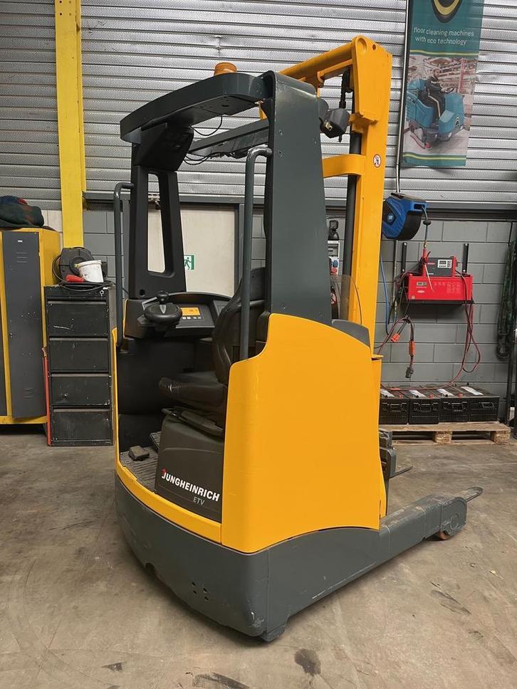 Jungheinrich ETV112 compact reachtruck, Zakelijke goederen, Machines en Bouw | Heftrucks en Intern transport, Reachtruck, Elektrisch