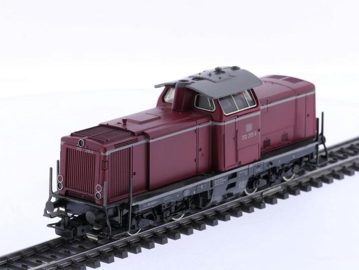 Schaal H0 Märklin 3672.2 diesellocomotief BR 212 van de D.., Hobby en Vrije tijd, Modeltreinen | H0, Wisselstroom, Analoog, Gebruikt