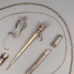 o.a. Simon Engel Sr. (Hoorn, 1895) Brijpendop, Naaldenkoker,, Antiek en Kunst, Antiek | Goud en Zilver