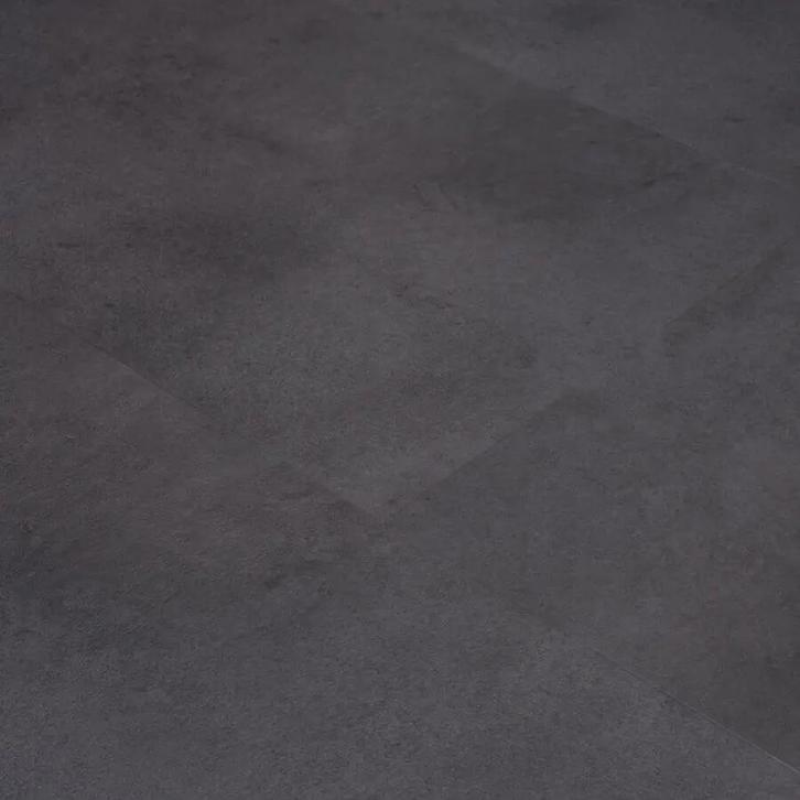 FLOER Tegel Click PVC FLR-3802 Betonlook Zwart PVC, Huis en Inrichting, Stoffering | Vloerbedekking, Overige typen, Zwart, Nieuw