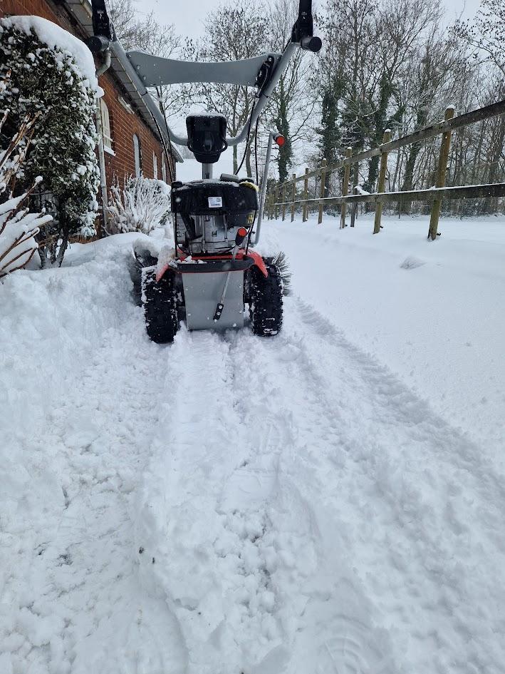 Veegmachine Lansto 12, 80cm met goede B en S motor, Tuin en Terras, Overige Tuin en Terras, Nieuw, Ophalen of Verzenden