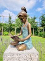 Beeldje - Girl reads book - Brons, Antiek en Kunst