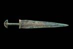 West-Aziatisch Bronzen dolk met halvemaanvormige pommel, Antiek en Kunst