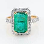 [LOTUS Certified] - (Emerald) 3.32 Cts - (Diamonds) 0.50 Cts