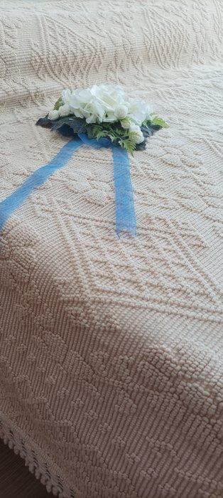 Indrukwekkend groot weefdeken, met een delicate reliëf in, Antiek en Kunst, Antiek | Kleden en Textiel