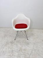 SET van 7 Vitra Eames DAR look a like wit stoelen, Vergader- of Presentatieruimte, Ophalen of Verzenden, Gebruikt, Stoel