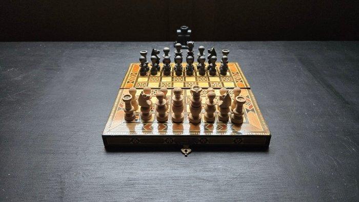 Schaakspel - Backgammon box + Regency schaakstukken, Antiek en Kunst, Curiosa en Brocante