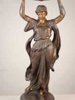 Tafelmiddenstuk - Klassieke dame met een kom - Zinklegering, Antiek en Kunst
