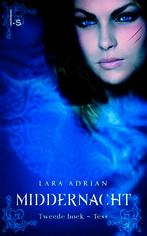 Tess - Lara Adrian - NL - Middernacht boek 2 - Paperback, Boeken, Ophalen of Verzenden, Gelezen, Lara Adrian