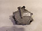 Vacuumpomp Mercedes-Benz A-Class  AMG A 45 4-matic a13318005, Ophalen of Verzenden, Gebruikt, Mercedes-Benz