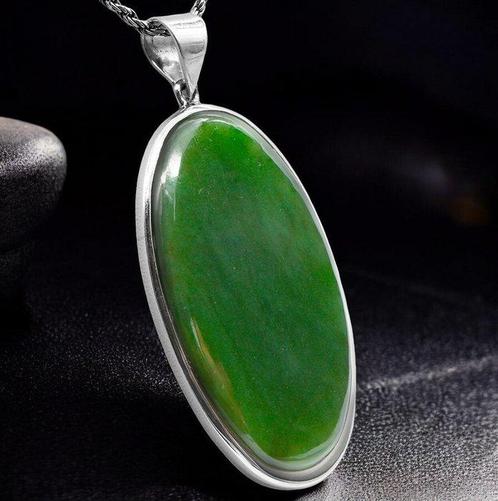 Nieuwe Zelend Jade Elegante zilveren hanger met ovale, Verzamelen, Mineralen en Fossielen