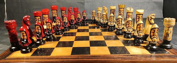 Schaakspel - Grandes Bustos Medievales - gepolychromeerd, Antiek en Kunst, Curiosa en Brocante