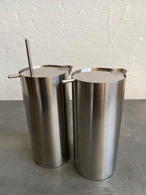 Arne Jacobsen - Cocktailshaker (2) - Cylinda-lijn - Staal, Antiek en Kunst, Antiek | Meubels | Tafels