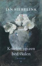 Knielen op een bed violen 9789023416654, Zo goed als nieuw