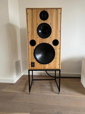 Custom design stands beschikbaar voor biedingen