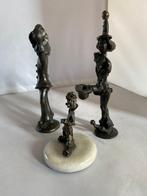 Beeldje - Set van drie kleine metalen clowns / artiesten, Antiek en Kunst