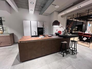 Nolte Showroom Keuken SALE – Cortenstaal/Wit incl. Apparaten beschikbaar voor biedingen