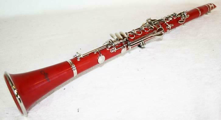 Laatste stuks klarinet: rood! Nu leegverkoop!, Muziek en Instrumenten, Blaasinstrumenten | Klarinetten, Bes-klarinet, Nieuw, Met koffer