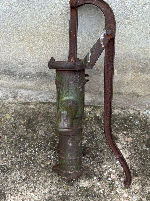 Industrieel design Fontein - elephas - 20e eeuw - Handmatige, Antiek en Kunst, Curiosa en Brocante