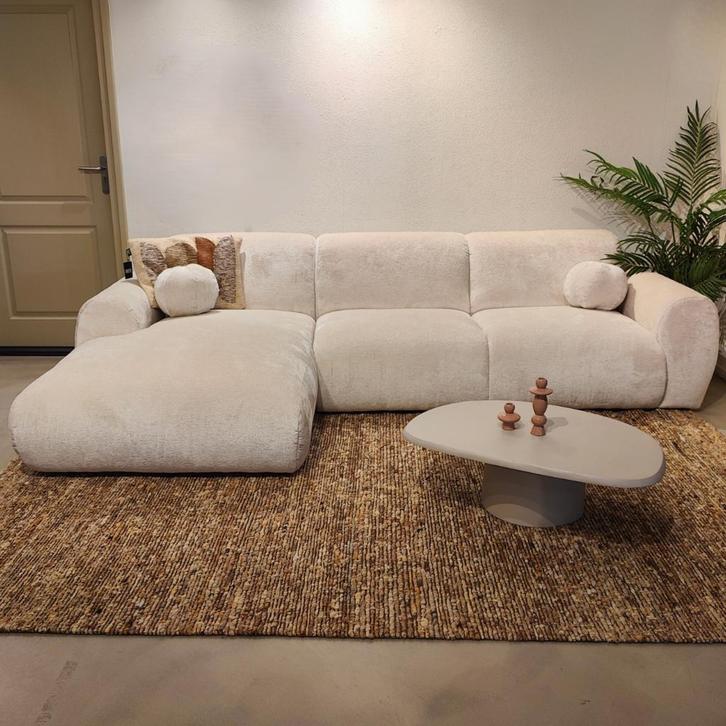 Hoekbank Nova Beige van €1999 voor €1499!!, Huis en Inrichting, Banken | Bankstellen, 300 cm of meer, 150 cm of meer, Hoekbank