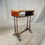 Schrijftafel - Hout, Verguld messing, Italiaanse stijl uit, Antiek en Kunst