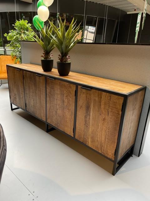 Dressoir massief Mango metaal 220cm br. voorraad actie prijs, Huis en Inrichting, Kasten | Dressoirs, 200 cm of meer, 25 tot 50 cm