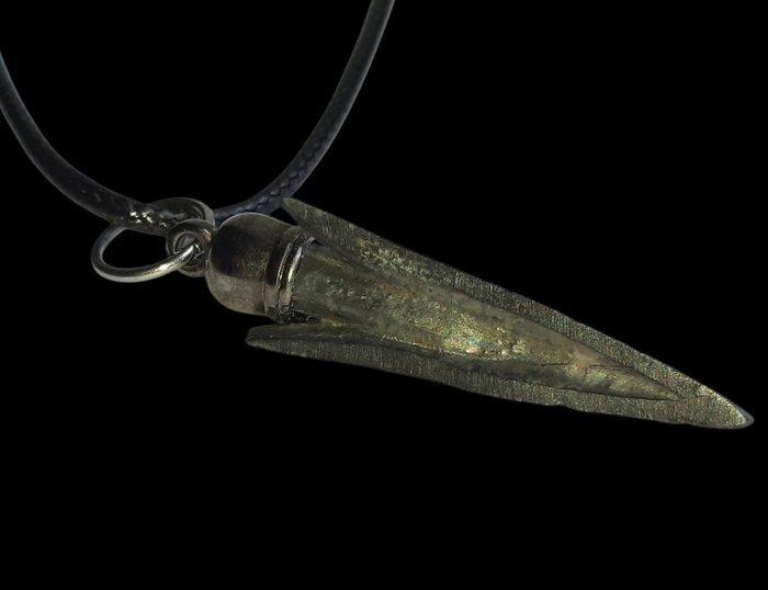 Scythisch Hanger van een Scythisch bronzen pijlpunt., Sieraden, Tassen en Uiterlijk, Antieke sieraden